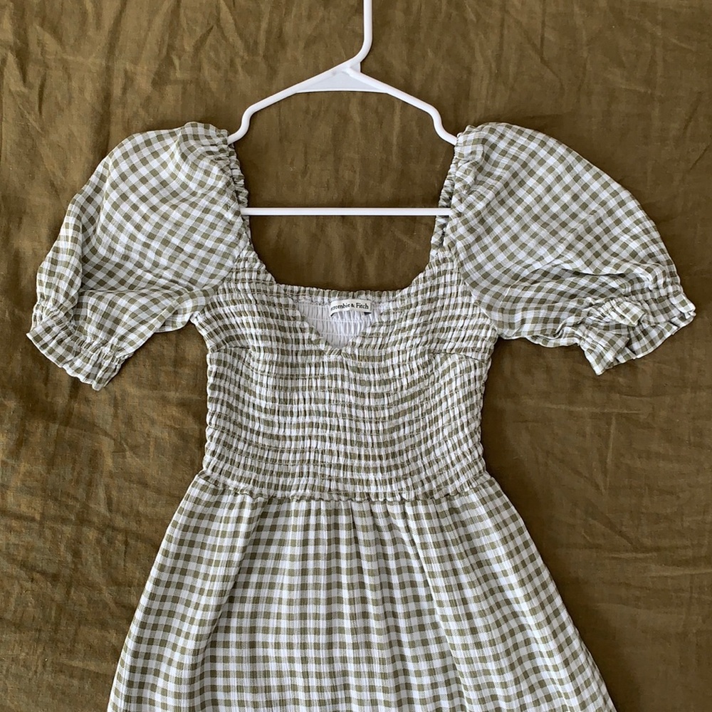 Short-Sleeve Smocked MIDI Dress in Green Check